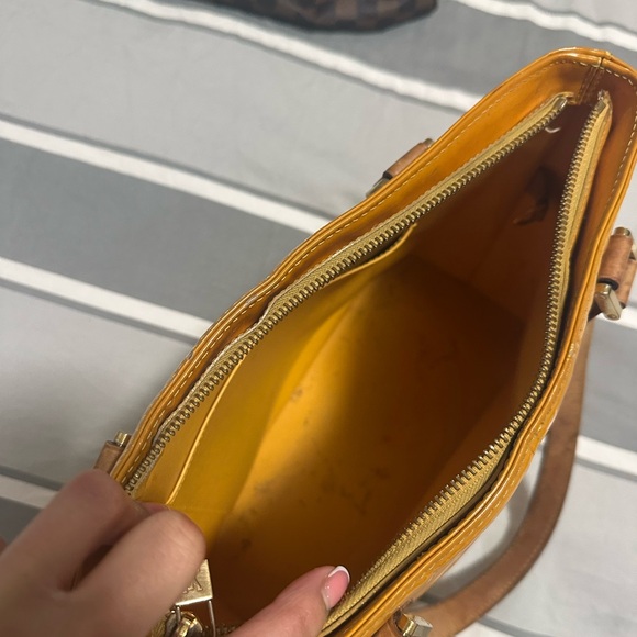 Authentic Vernis LV Bag - Picture 4 of 6